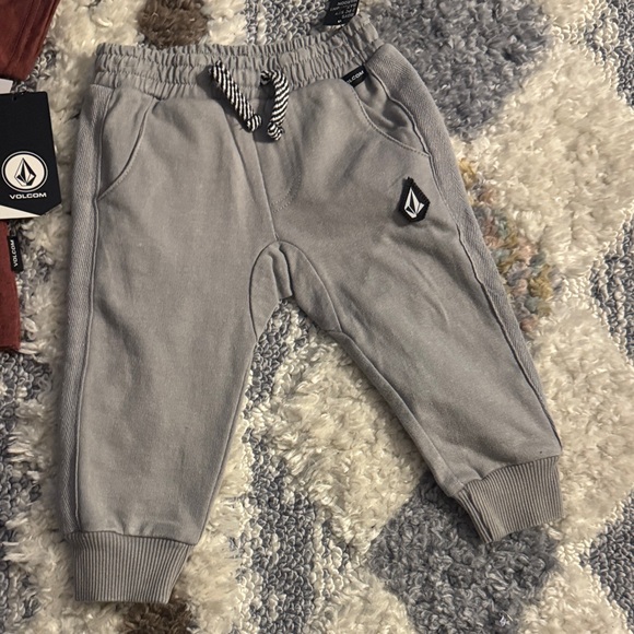 Volcom Set - Picture 4 of 9